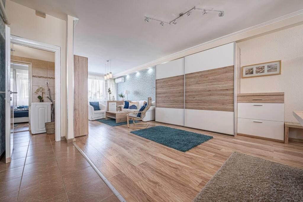 Liszt Ferenc Square Panorama Apt Budapest Bagian luar foto