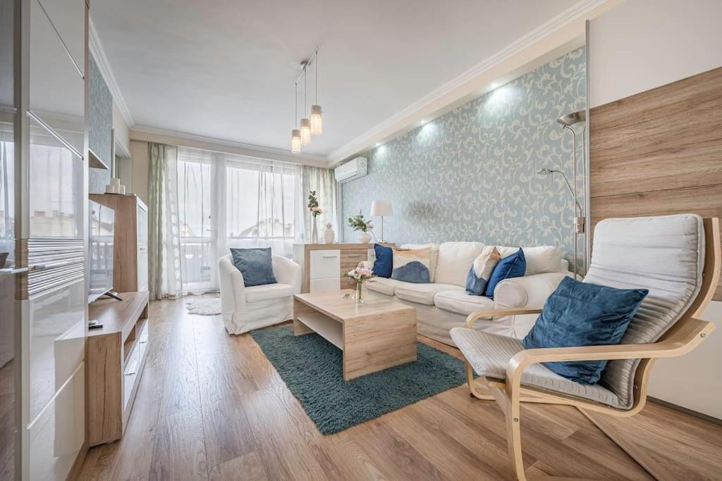 Liszt Ferenc Square Panorama Apt Budapest Bagian luar foto
