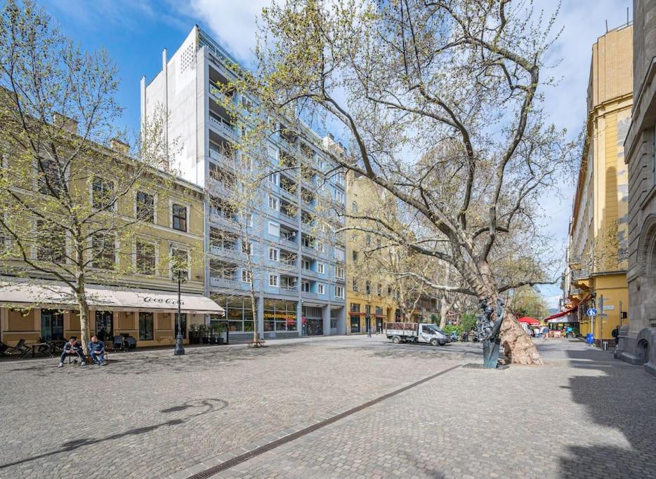Liszt Ferenc Square Panorama Apt Budapest Bagian luar foto